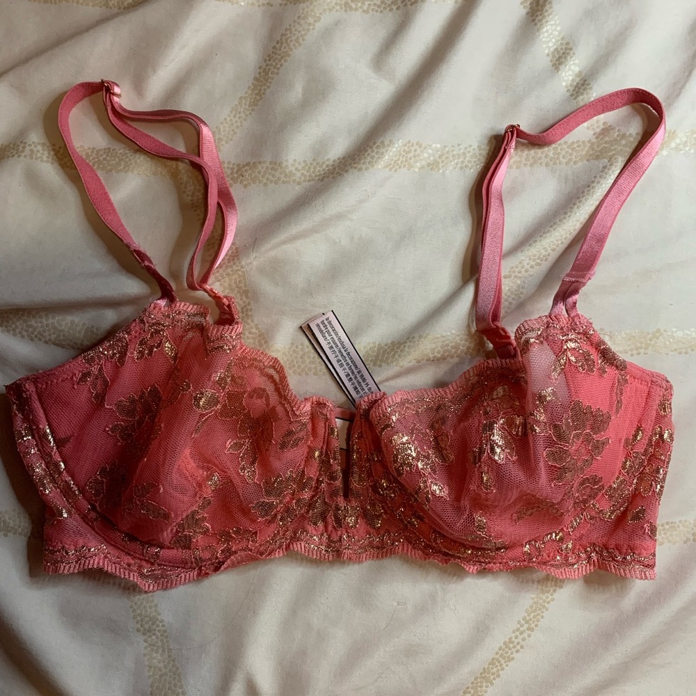 NWOT - Victoria Secret Dream Angels Unlined Lace Bra, Size 32D